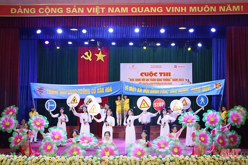 Trường THPT Cẩm Bình nhất cuộc thi Học sinh với an toàn giao thông”
