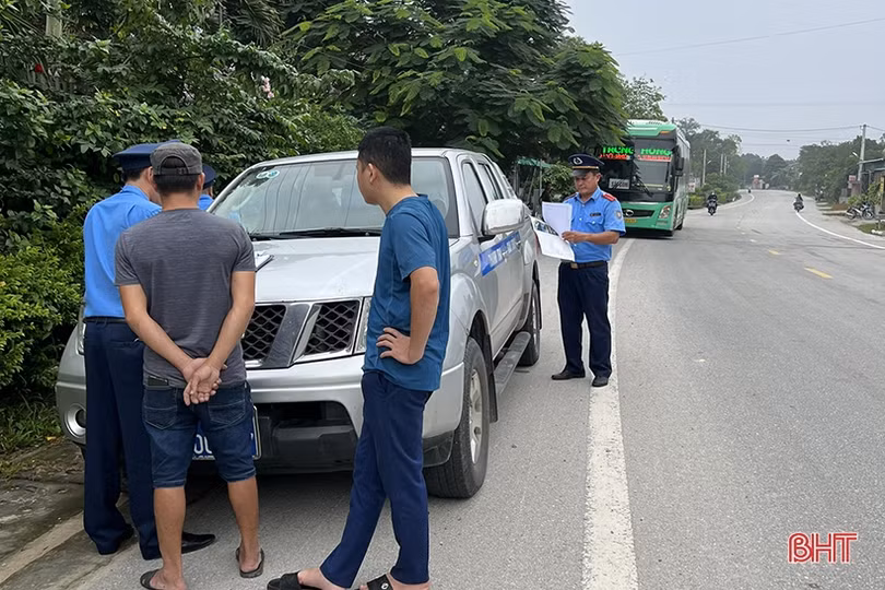 Xử phạt, tước phù hiệu xe khách chạy sai hành trình