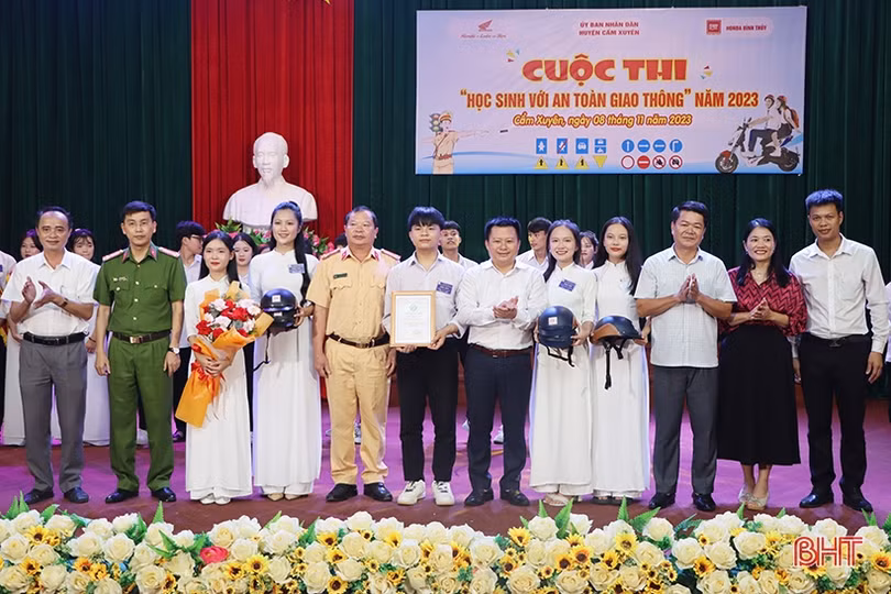 Trường THPT Cẩm Bình nhất cuộc thi Học sinh với an toàn giao thông”