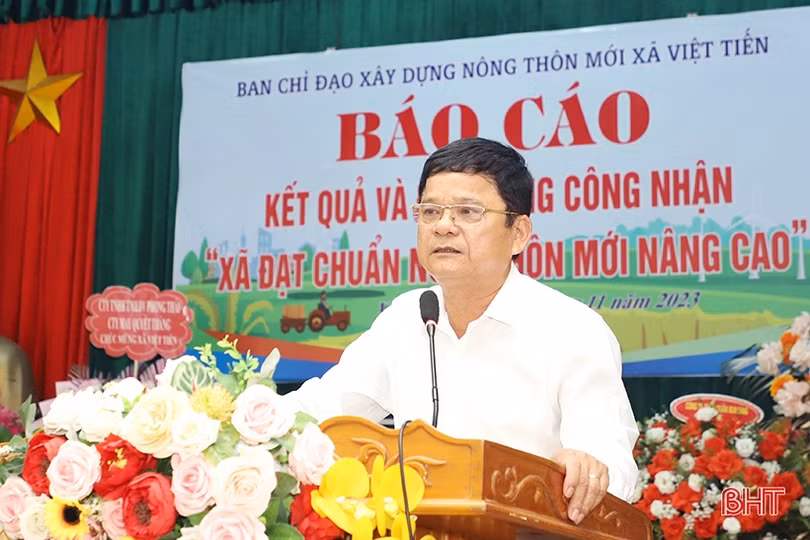 Việt Tiến đón bằng công nhận xã nông thôn mới nâng cao