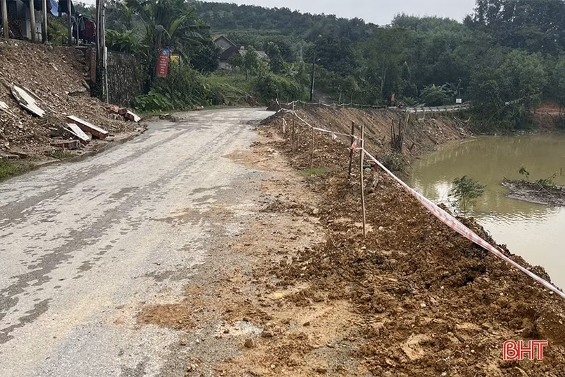 Xuất hiện hàng chục điểm sạt lở đất ở Vũ Quang