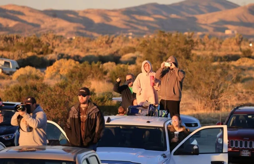 Máy bay ném bom tàng hình mới của Mỹ lần đầu cất cánh