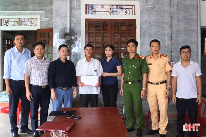 Thăm hỏi các gia đình nạn nhân tai nạn giao thông