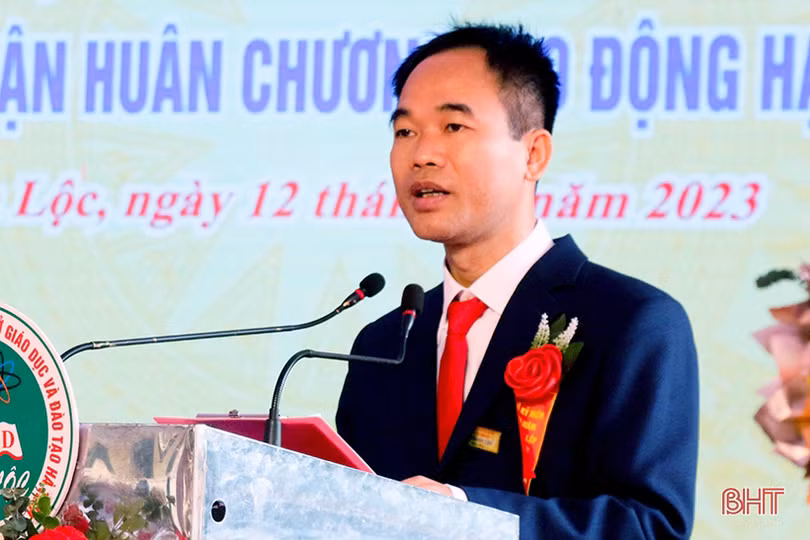 Trường THPT Đồng Lộc đón nhận Huân chương Lao động hạng Ba