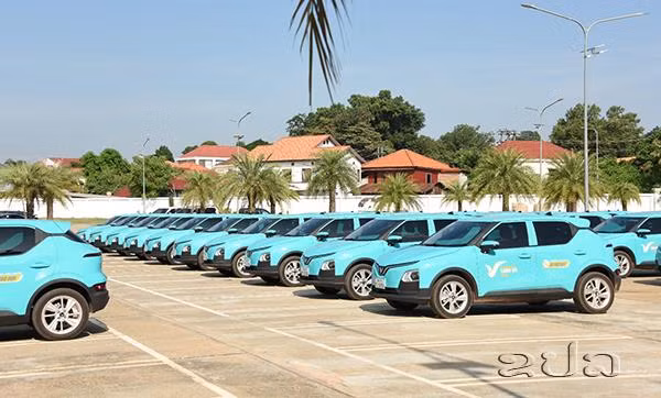 VinFast khai trương dịch vụ taxi Xanh SM tại Lào