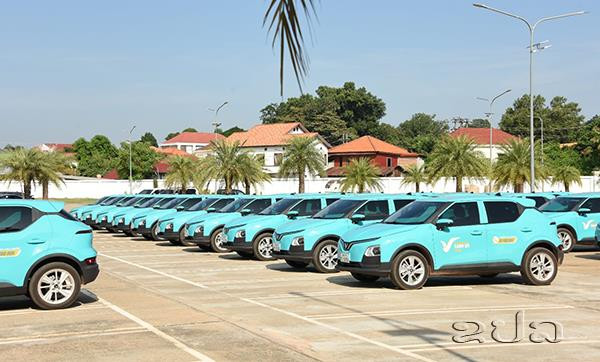 VinFast khai trương dịch vụ taxi Xanh SM tại Lào