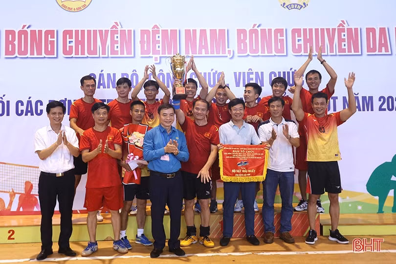 Giải Bóng chuyền ngành GD&ĐT Hà Tĩnh có 2 nhà vô địch