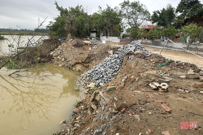 Sớm khắc phục sạt lở bờ sông phía ngoài cống Trung Lương