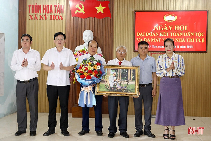 Lãnh đạo Hà Tĩnh dự ngày hội đại đoàn kết tại thị xã Kỳ Anh