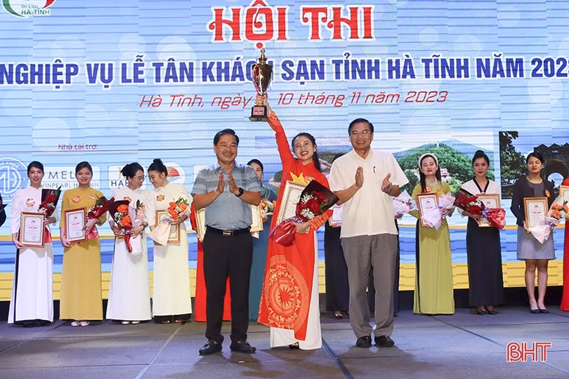 Lộ diện lễ tân xuất sắc nhất Hà Tĩnh năm 2023