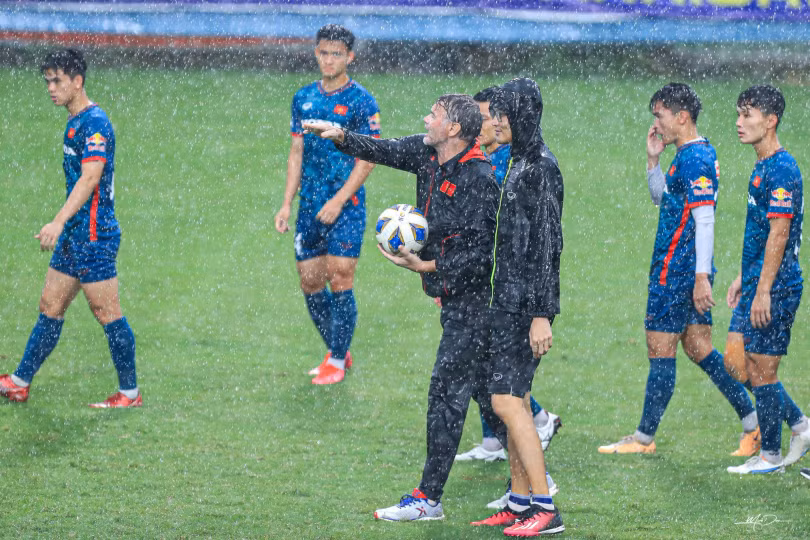 Chốt danh sách đấu Philippines, HLV Troussier loại thêm cầu thủ U23 Việt Nam