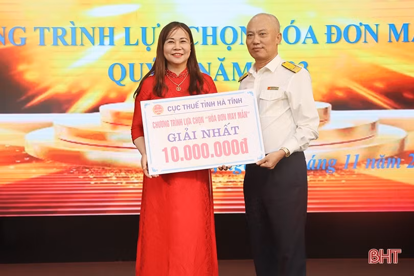 Quay thưởng “Hóa đơn may mắn” quý III năm 2023
