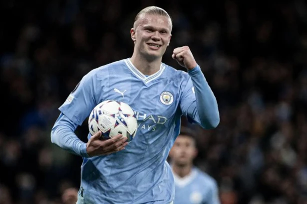 Haaland đưa Man City vào vòng knock-out Champions League