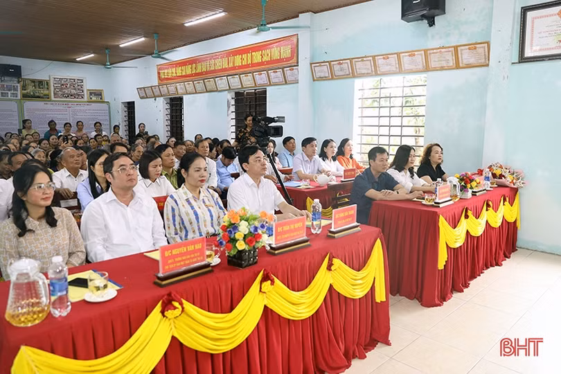 Lãnh đạo Hà Tĩnh dự ngày hội đại đoàn kết tại thị xã Kỳ Anh