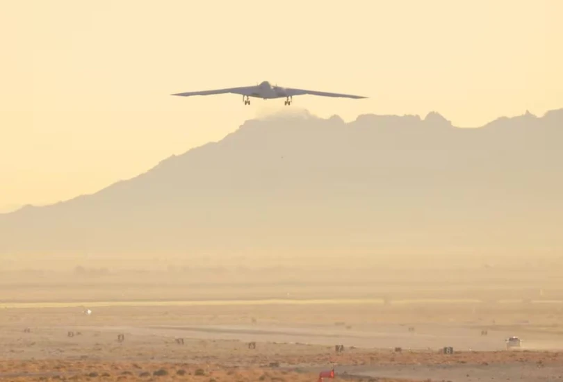 Máy bay ném bom tàng hình mới của Mỹ lần đầu cất cánh