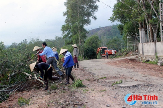 Hương Sơn thi đua cao điểm xây dựng nông thôn mới ảnh 2