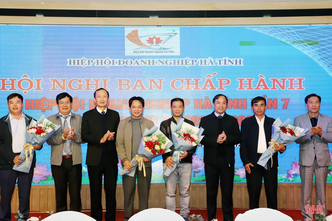 Tiếp tục khơi dậy sức cống hiến, sáng tạo của doanh nghiệp Hà Tĩnh