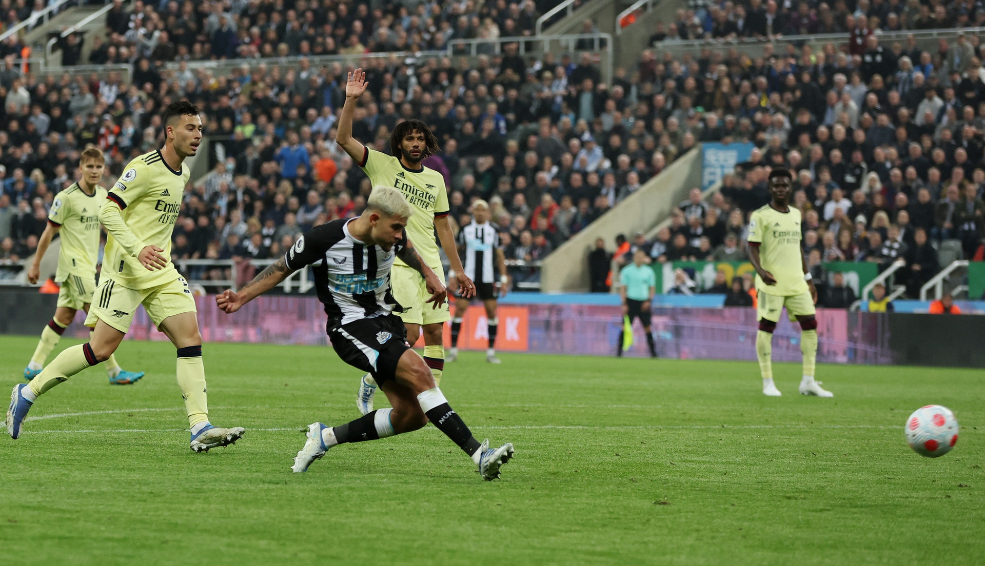 Thua Newcastle 0-2, Arsenal mất quyền tự quyết vào tay Tottenham