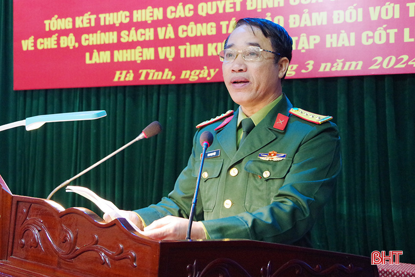 Đại tá Mai Ngọc Việt - Phó Chính ủy Bộ CHQS tỉnh báo cáo kết quả thực hiện các quyết định của Chính phủ. A3.JPG