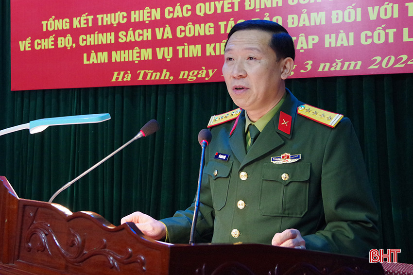 Đại tá Võ Quang Thiện - Chính uỷ Bộ CHQS tỉnh phát biểu tại hội nghị. A7.JPG