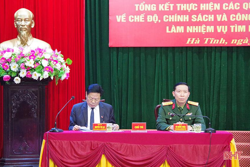 Đại tá Võ Quang Thiện - Chính ủy Bộ CHQS tỉnh, Phó Trưởng ban Thường trực Ban Chỉ đạo 515 và đồng chí Nguyễn Trí Lạc - Giám đốc Sở LĐ-TB&XH, Phó Trưởng ban Chỉ đạo 515 tỉnh Hà Tĩnh chủ trì hội nghị. A2.JPG