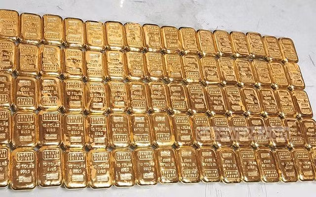 Tìm thấy 106 thỏi vàng nặng khoảng 12 kg trên máy bay