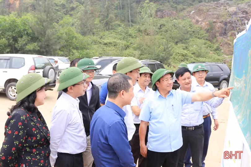Đẩy nhanh tiến độ dự án tuyến đường “xương sống” ven biển Hà Tĩnh