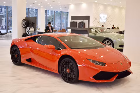 Siêu xe 15,7 tỷ Aston Martin DB11 có các đối thủ xứng tầm nào tại Việt Nam? ảnh 4 Siêu xe 15,7 tỷ Aston Martin DB11 có các đối thủ xứng tầm nào tại Việt Nam?