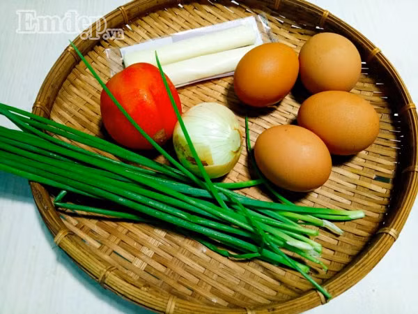 Cuối tuần làm pizza trứng thập cẩm mềm thơm, bé lười ăn cũng “chén” ngon lành