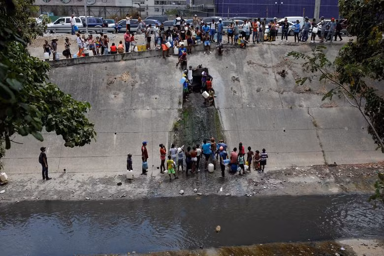 Người dân Venezuela khốn khổ vì thiếu nước sạch sinh hoạt