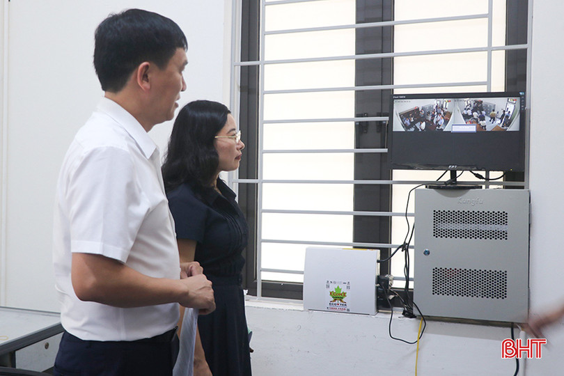 Đại diện lãnh đạo Bộ GD&ĐT, Sở GD&ĐT kiểm tra công tác bảo mật tại điểm thi Trường THCS Nguyễn Du (TP Hà Tĩnh). 1.1.jpg