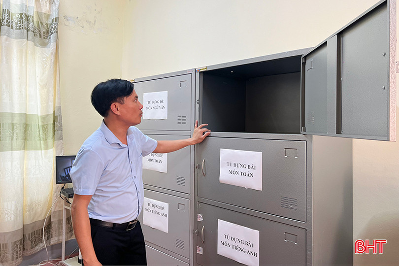 Tủ đựng bài thi, đề thi tại điểm thi Trường THPT Thành Sen (TP Hà Tĩnh) được chuẩn bị theo đúng quy định. 1.4.jpg