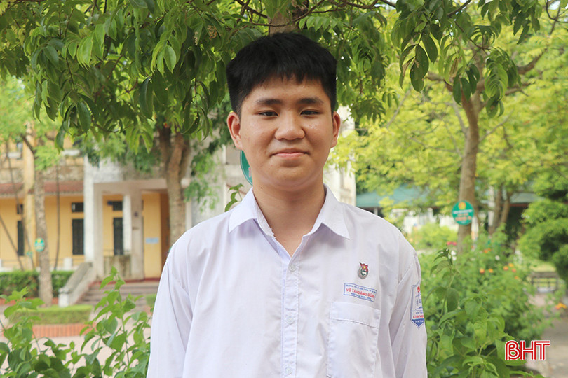 Nam sinh Võ Tá Hoàng Dũng - thủ khoa đầu vào môn Lịch sử. 1.4.jpg