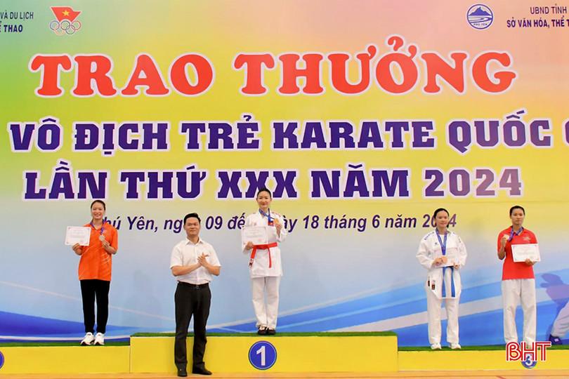 VĐV Hoàng Thị Mỹ Tâm (Hà Tĩnh), giành HCV nội dung 62 kg nữ. 1.2.jpg