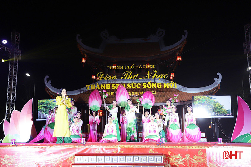Những ca khúc về Thành Sen đến gần hơn với người dân qua các chương trình biểu diễn. 1.3.jpg
