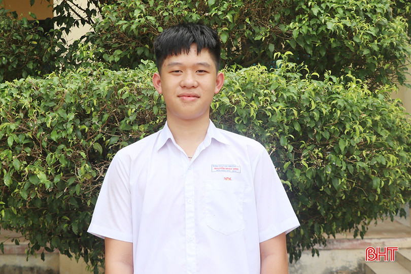 Nguyễn Nhật Anh - thủ khoa đầu vào môn Tin học. 1.8.jpg