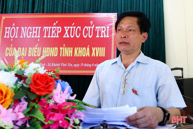 Phó Trưởng ban Pháp chế HĐND tỉnh Phạm Nghĩa tiếp thu các ý kiến của cử tri. 4.jpg