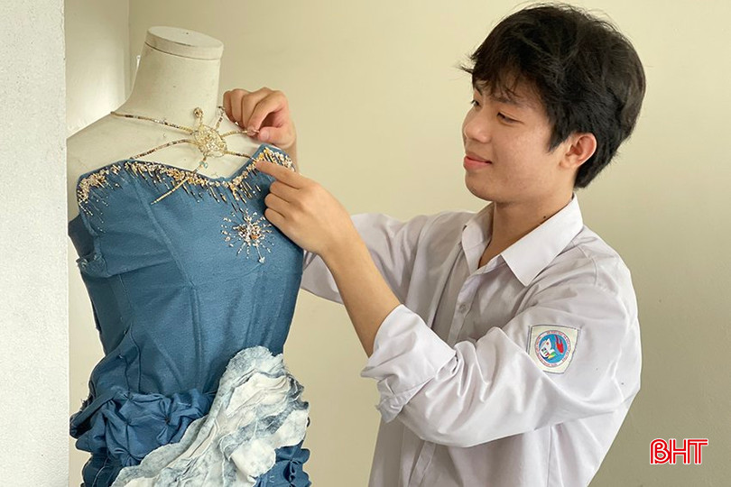 Đăng Nguyên ấp ủ ý tưởng cho bộ sưu tập từ tháng 9/2023. z5376344157234_e47116f78f4b1b648e3212dfb8cacf7f.jpg