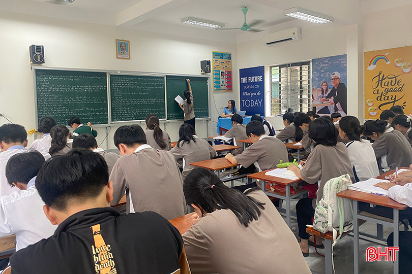 Chữa đề cũng là giải pháp giúp học sinh Trường THCS Cương Gián nhớ lâu hơn kiến thức đã học. 1.4.jpg
