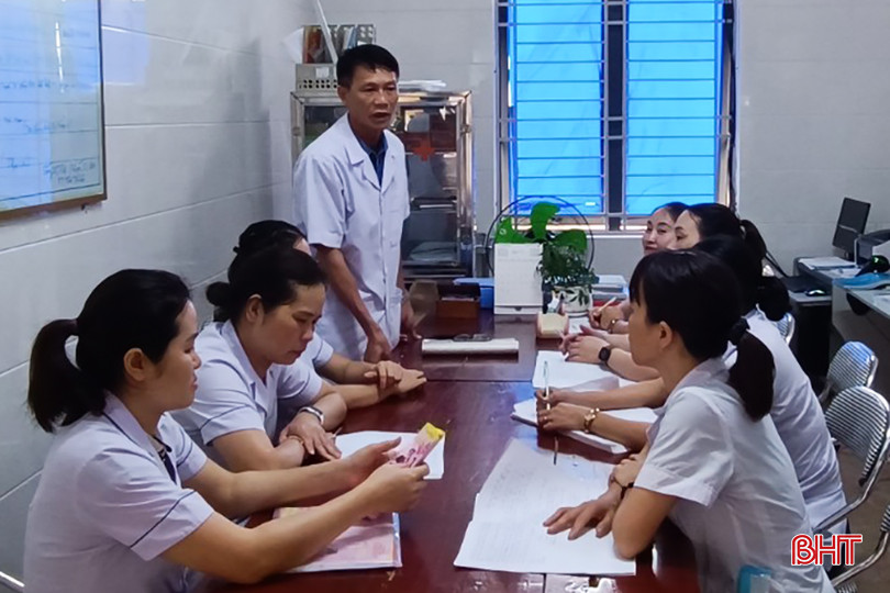 Cán bộ Trạm Y tế xã Thiên Lộc triển khai kế hoạch thực hiện chiến dịch. 1.1.jpg