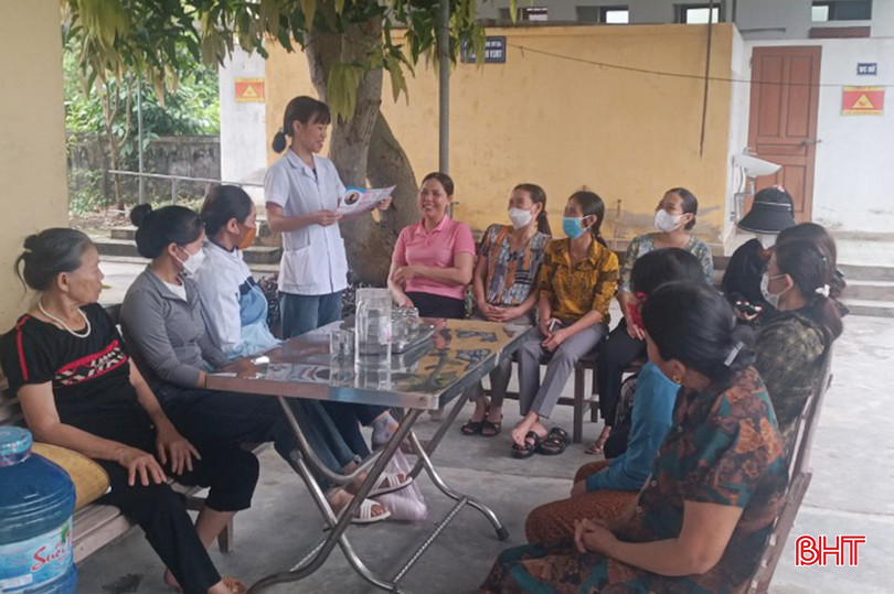 Công tác tuyên truyền được cán bộ dân số xã Thiên Lộc triển khai linh hoạt. 1.2.jpg