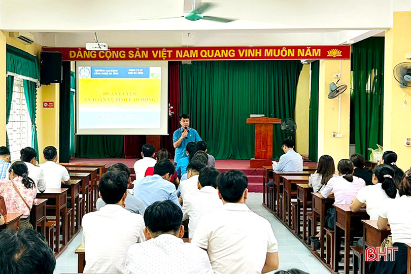 Trung tâm Huấn luyện ATVSLĐ thuộc Trường Cao đẳng Công nghệ Hà Tĩnh tổ chức tuyên truyền, huấn luyện ATVSLĐ cho NLĐ Công ty cổ phần Chè Hà Tĩnh. DT 065f7a44d5d0.jpg