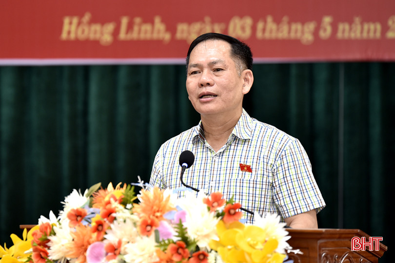 Đại biểu Trần Đình Gia - Phó Trưởng đoàn chuyên trách Đoàn ĐBQH tỉnh Hà Tĩnh tiếp thu, giải trình các ý kiến, kiến nghị của cử tri. DT_DSC9364.jpg