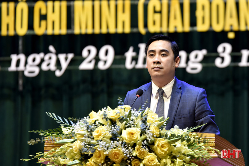 Bí thư Thị ủy Lê Thành Đông: Đảng bộ và Nhân dân TX Hồng Lĩnh tiếp tục đẩy mạnh việc học tập và làm theo tư tưởng, đạo đức, phong cách Hồ Chí Minh. Qua đó, nâng cao tinh thần yêu nước, ý chí tự cường, khát vọng cống hiến, xây dựng đảng bộ trong sạch vững mạnh và xây dựng TX Hồng Lĩnh ngày càng giàu, đẹp, văn minh, hiện đại; thực sự là trung tâm kinh tế, xã hội, đô thị hạt nhân phía Bắc của tỉnh. DT_DSC7230.jpg