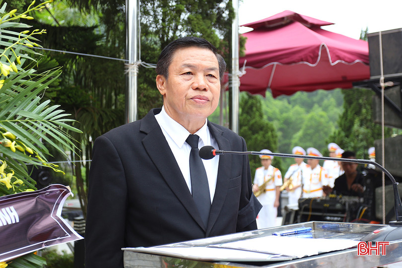 Thiếu tướng Chuông Chăn Lạt Sạ Vông - Chính ủy Bộ Chỉ huy Quân sự, Phó Trưởng ban Công tác đặc biệt tỉnh Bolikhămxay bày tỏ lòng cảm ơn sâu sắc trước sự hy sinh của các liệt sỹ quân tình nguyện, chuyên gia Việt Nam cho sự nghiệp cách mạng Lào và thực hiện nhiệm vụ quốc tế cao cả. aIMG_4151.jpg