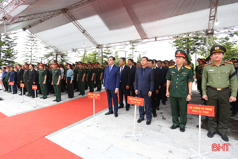 Đại biểu dự lễ truy điệu, an táng hài cốt liệt sỹ. aIMG_4034.jpg