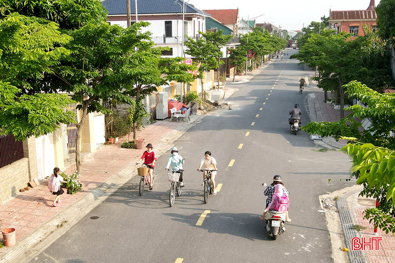Các con đường, tuyến phố trên địa bàn phường Bắc Hồng đều có vỉa hè, điện chiếu sáng, cây xanh, cây bóng mát. DT b2f014d0317.jpg