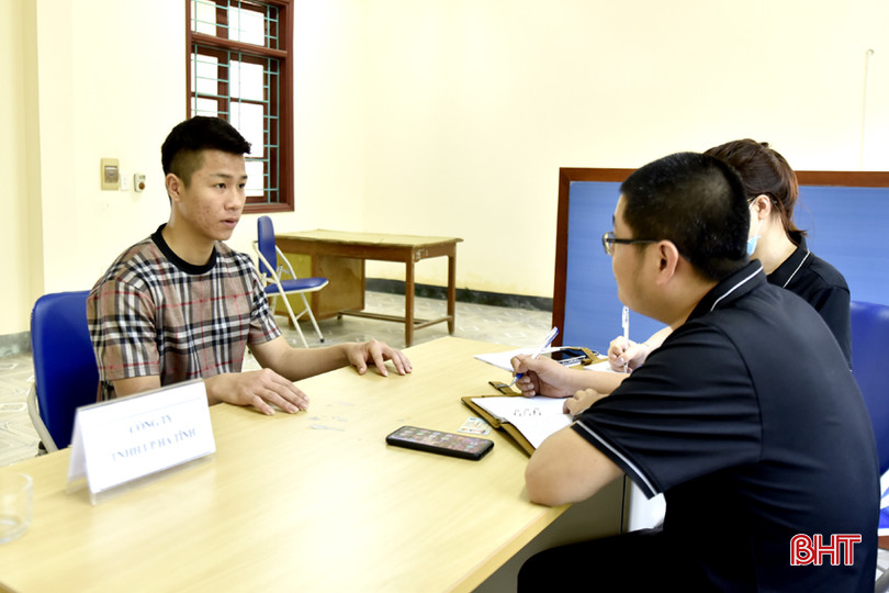 Công ty TNHH UP Hà Tĩnh (TX Kỳ Anh) phỏng vấn tuyển dụng lao động tại sàn giao dịch việc làm. DTT_DSC5929.jpg