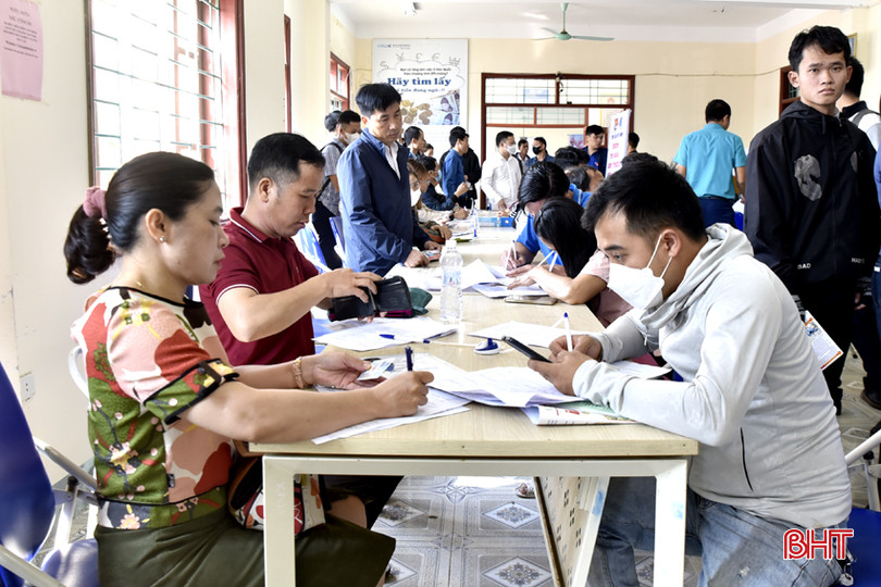 Trung tâm Dịch vụ việc làm Hà Tĩnh tổ chức sàn giao dịch việc làm tại TX Kỳ Anh thu hút hàng trăm lao động tham gia DTT_DSC5918.jpg