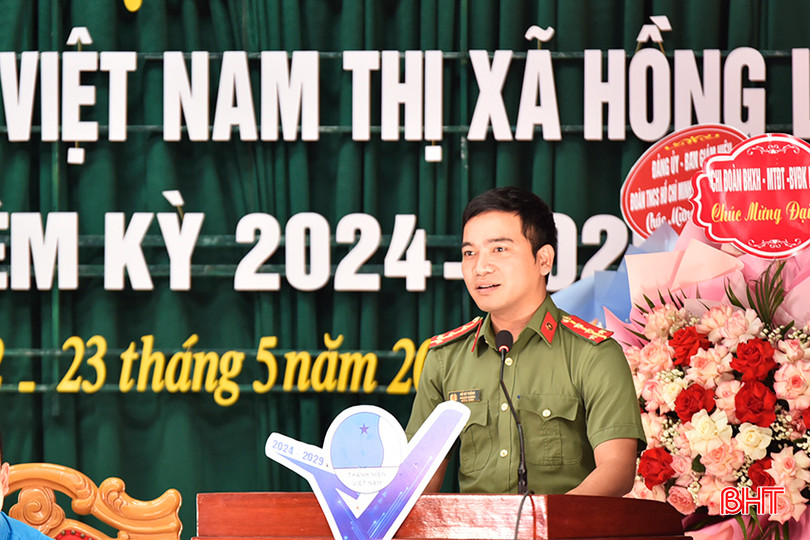 Anh Hồ Sỹ Thông – Đoàn Công an TX Hồng Lĩnh tham luận nội dung phát huy vai trò, trách nhiệm của tuổi trẻ Hồng Lĩnh đối với lĩnh vực chuyển đổi số. DT_DSC0116.jpg
